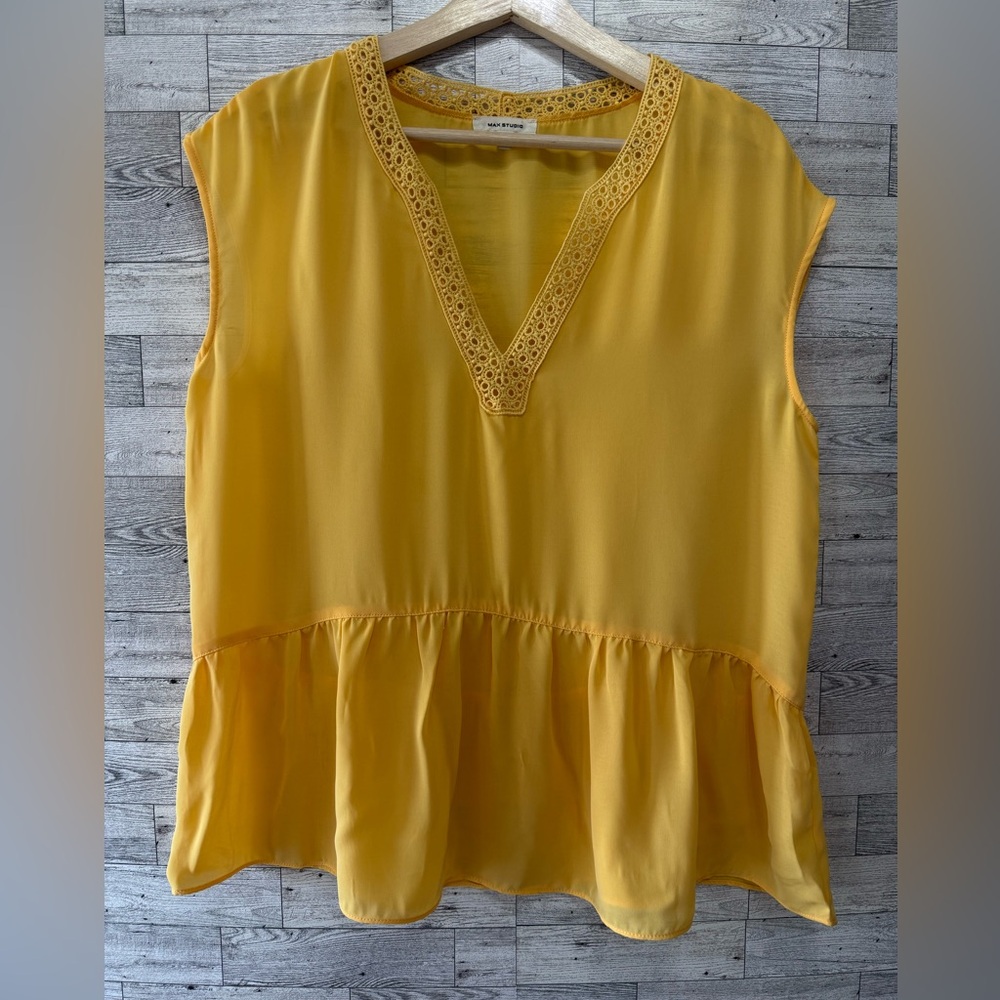 Max Studio women’s top, size L, yellow